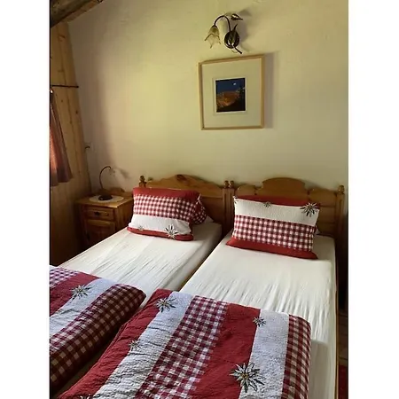 Rustico Maiensaess Puetschai Ferienhaus *