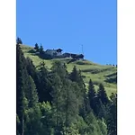 Rustico Maiensaess Puetschai Ferienhaus *