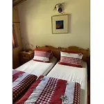 Rustico Maiensaess Puetschai Ferienhaus *